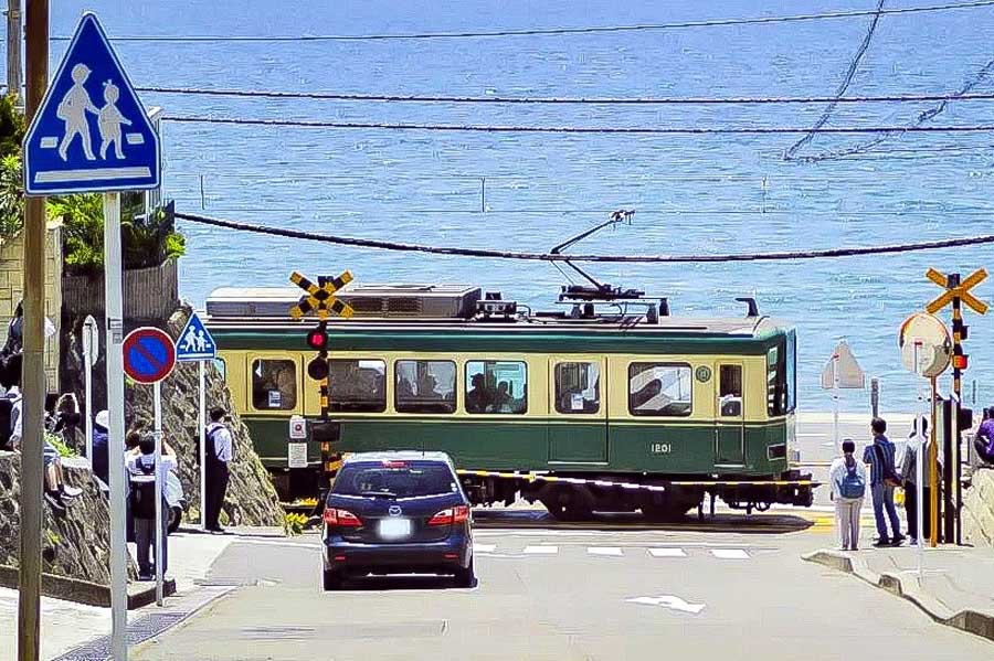 路面電車（画像：写真AC）