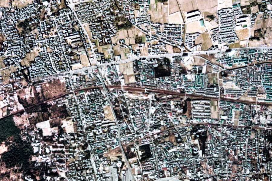 1975年の嵯峨嵐山駅周辺の航空写真（画像：国土地理院）