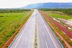 中国「一帯一路」を歓迎する日本企業 カンボジアの高速道路から恩恵を受ける巨大スーパーとは