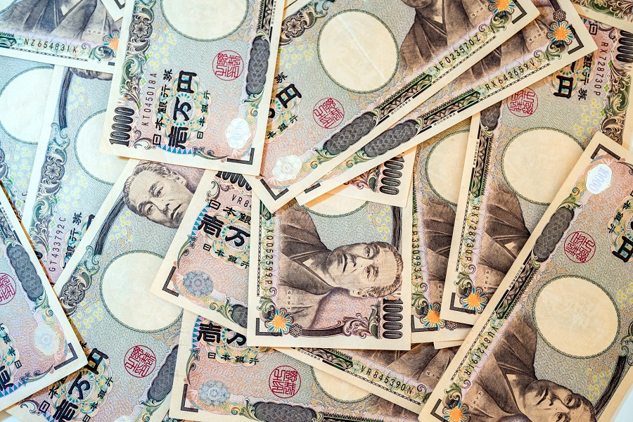 大量の紙幣イメージ（画像：写真AC）