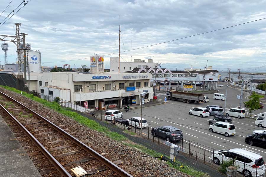 和歌山港駅に併設されている南海フェリー乗り場(画像:高田泰)