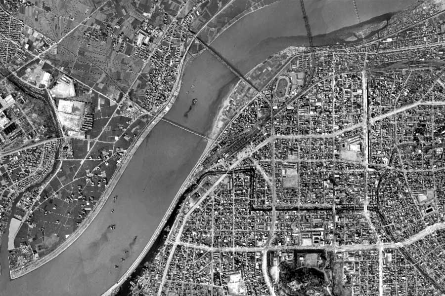 1963年頃の和歌山市駅周辺の航空写真（画像：国土地理院）