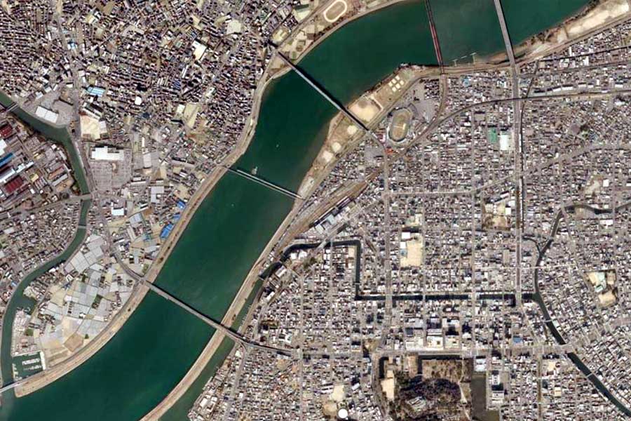 現在の和歌山市駅周辺の航空写真（画像：国土地理院）