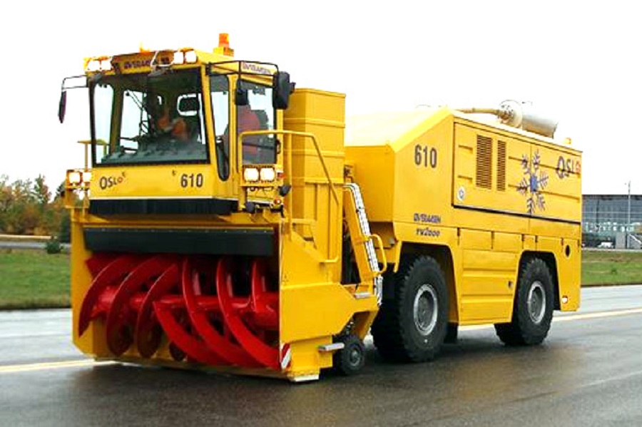 世界に4台しかない巨大除雪車「TV2000」（画像：Overaasen）