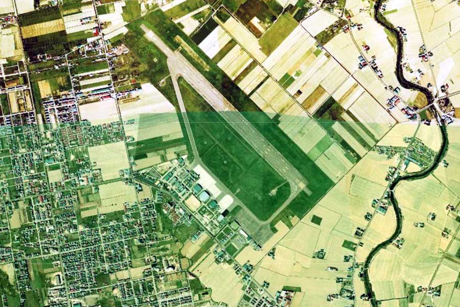 1975年頃の札幌丘珠空港周辺の航空写真（画像：国土地理院）