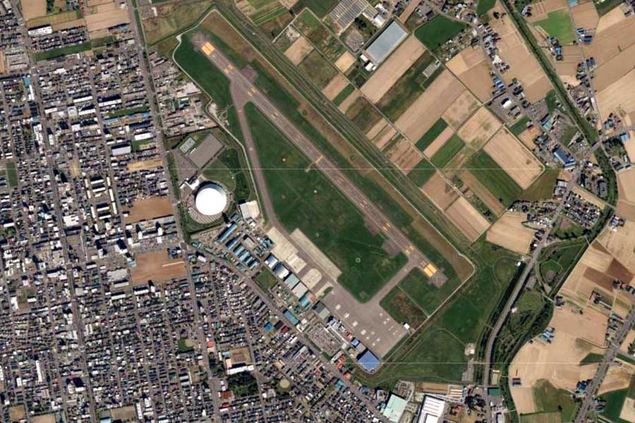 現在の札幌丘珠空港周辺の航空写真（画像：国土地理院）
