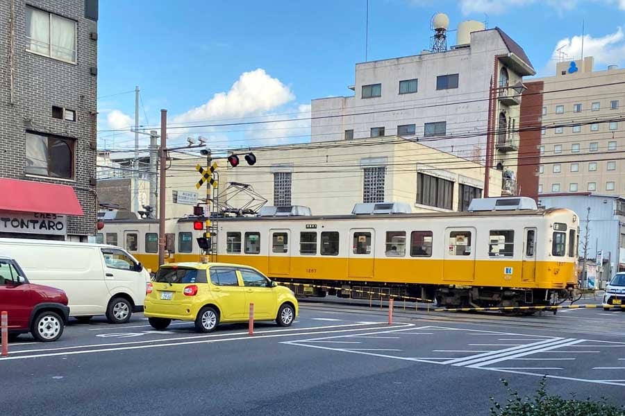 高松市が将来構想としてLRT化を検討した高松琴平電鉄の瓦町駅周辺（画像：高田泰）