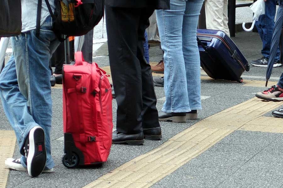 中国人観光客のイメージ（画像：写真AC）