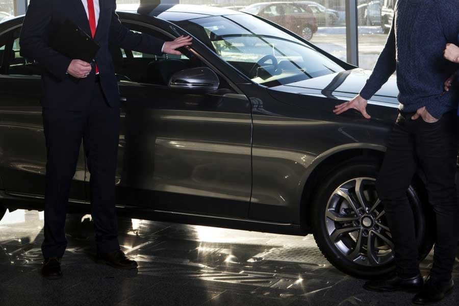 自動車ディーラーのイメージ（画像：写真AC）