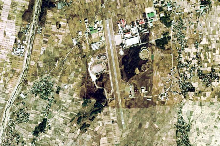 1975年頃の松本空港周辺の航空写真（画像：国土地理院）