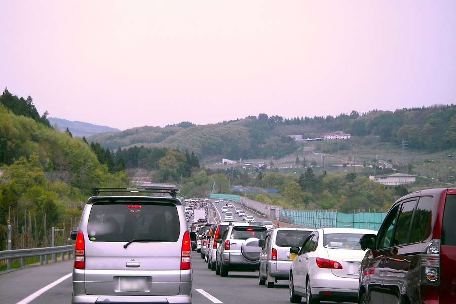 渋滞している高速道路（画像：写真AC）