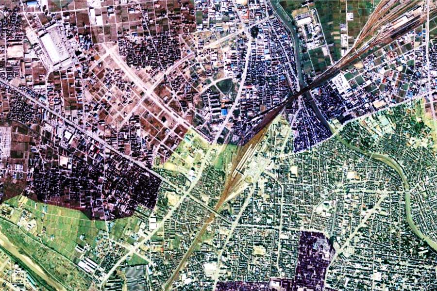 1975年頃の「金沢駅」周辺の航空写真（画像：国土地理院）