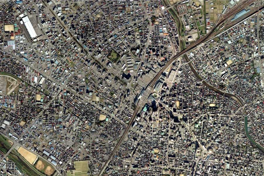 現在の「金沢駅」周辺の航空写真（画像：国土地理院）