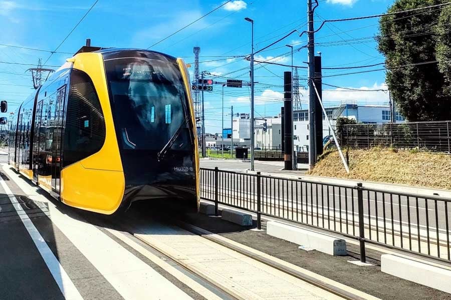 8月に開業した宇都宮ライトレール（画像：写真AC）