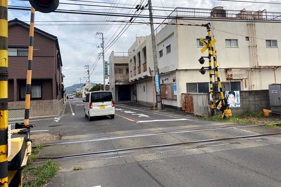 8月に踏切トラブルが発生した高松市のことでん円座踏切（画像：高田泰）