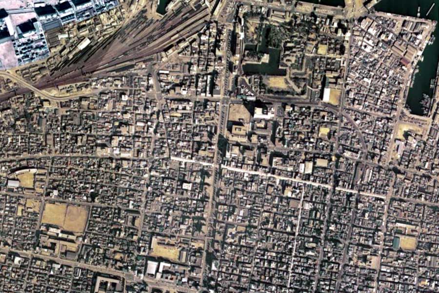 1975年頃の「高松駅」周辺の航空写真（画像：国土地理院）