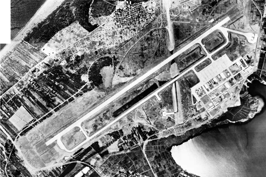 1963年頃の「小松空港」周辺の航空写真（画像：国土地理院）