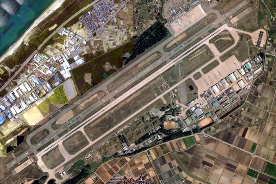 現在の「小松空港」周辺の航空写真（画像：国土地理院）