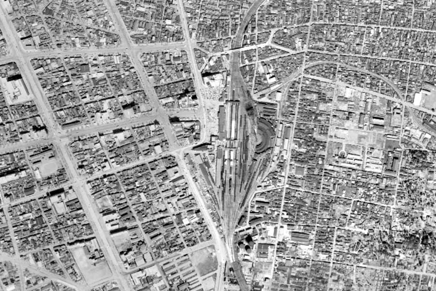 1963年頃の「仙台駅」周辺の航空写真（画像：国土地理院）