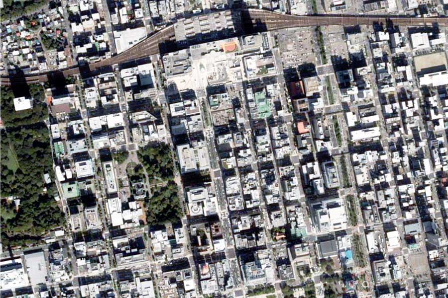 現在の「札幌駅」周辺の航空写真（画像：国土地理院）