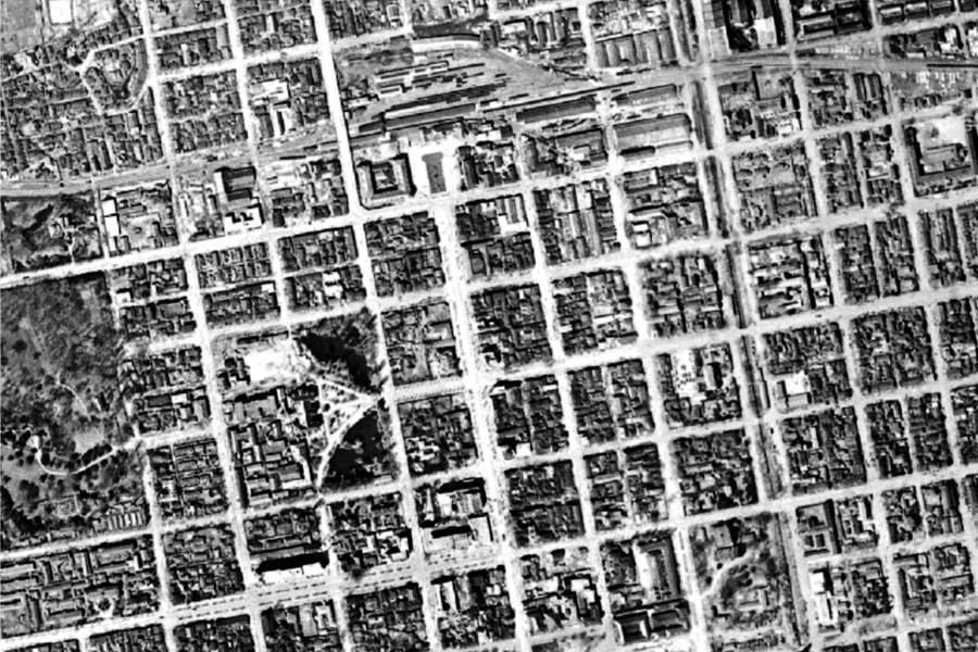 1947年頃の「札幌駅」周辺の航空写真（画像：国土地理院）