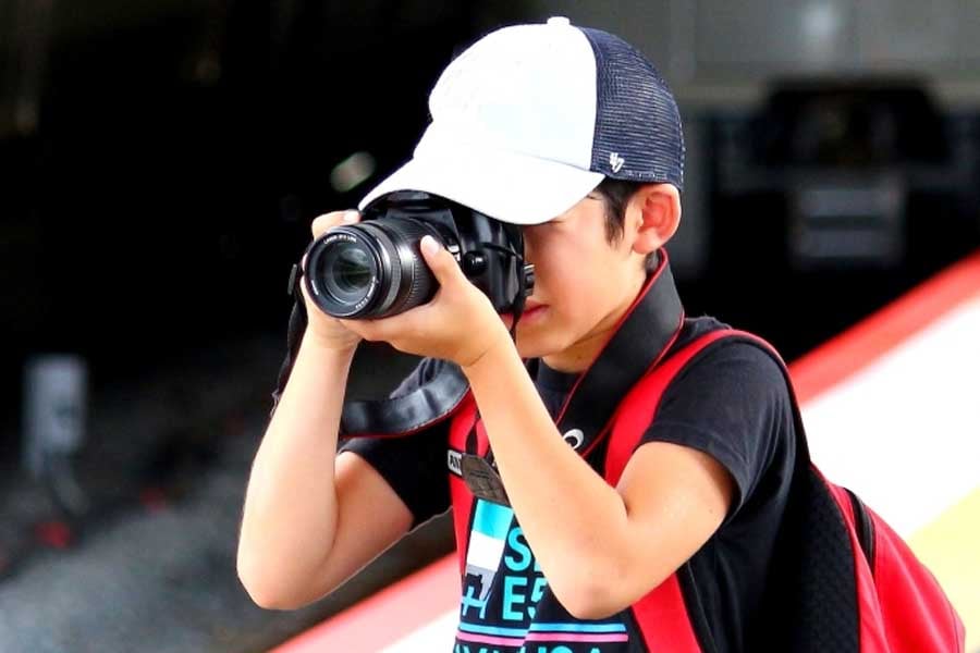 「撮り鉄」のイメージ(画像:写真AC)