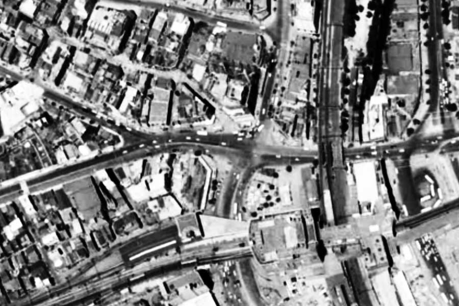 1963年頃の「スクランブル交差点」周辺の航空写真（画像：国土地理院）