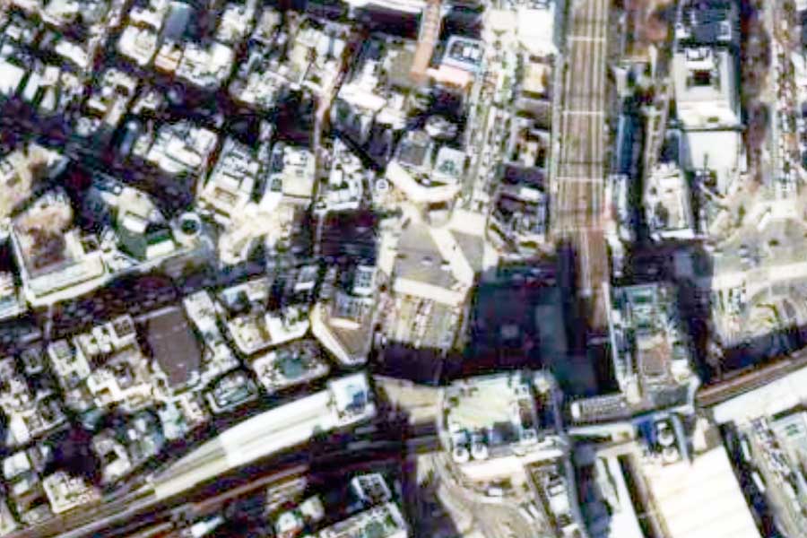 1985年頃の「スクランブル交差点」周辺の航空写真（画像：国土地理院）