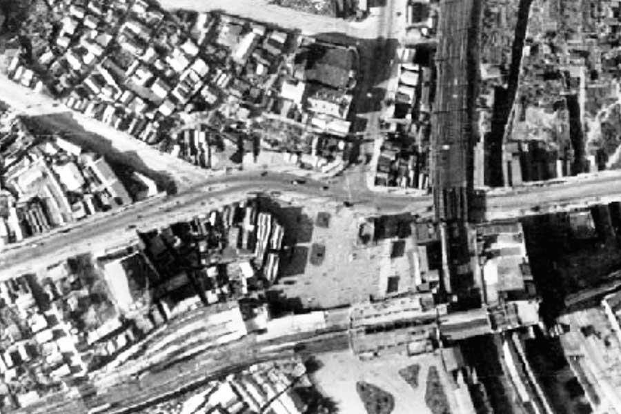 1947年頃の「スクランブル交差点」周辺の航空写真（画像：国土地理院）