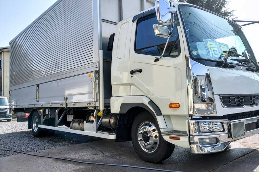 トラック（画像：写真AC）