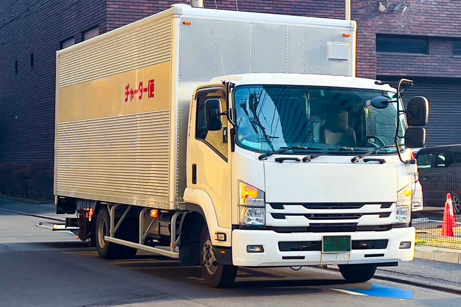 トラック（画像：写真AC）