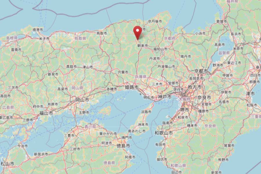 兵庫県北部に位置する養父市（画像：OpenStreetMap）