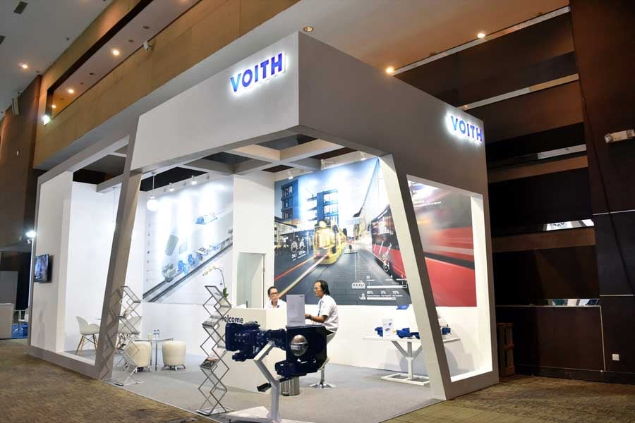 Rail TechのVOITHブース。INKAに多数の納入実績のあるドイツのエンジンメーカーだ（画像：高木聡）
