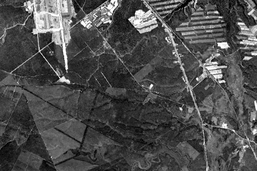 1963年頃の「新千歳空港」周辺の航空写真（画像：国土地理院）