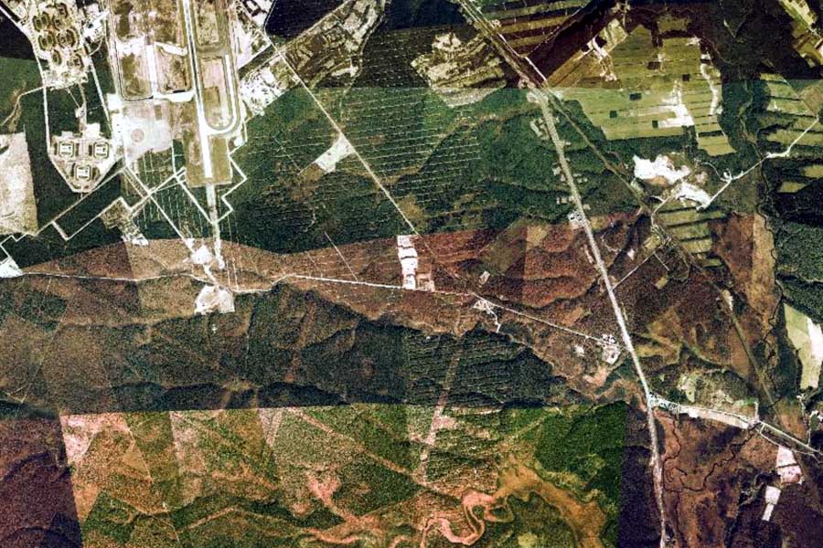 1975年頃の「新千歳空港」周辺の航空写真（画像：国土地理院）