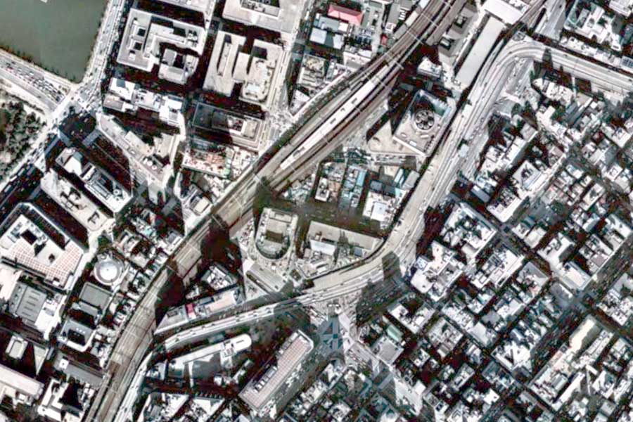 1975年頃の「東京高速道路」周辺の航空写真。有楽町駅付近（画像：国土地理院）