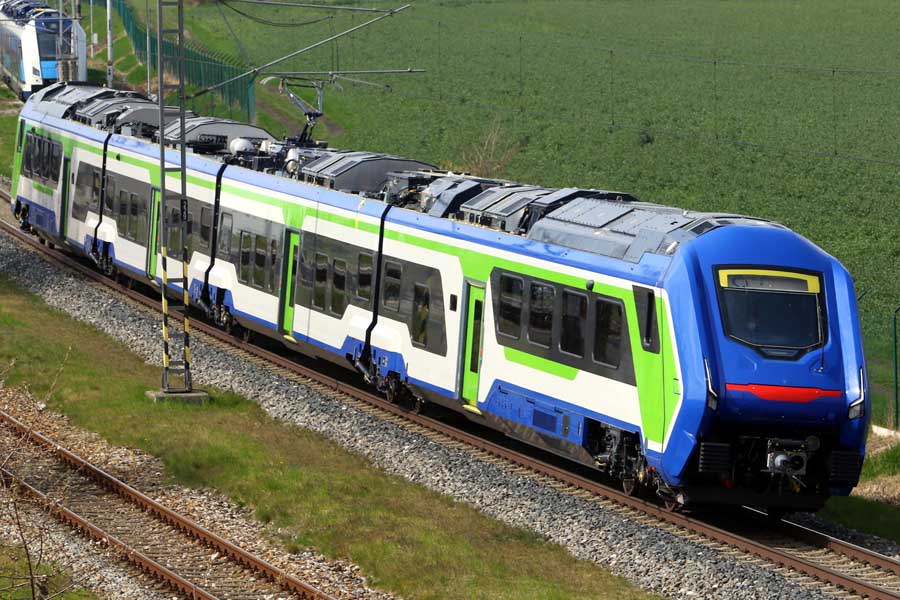 完成したばかりの日立製トライブリッド車両「マサッチョ」（画像：橋爪智之）