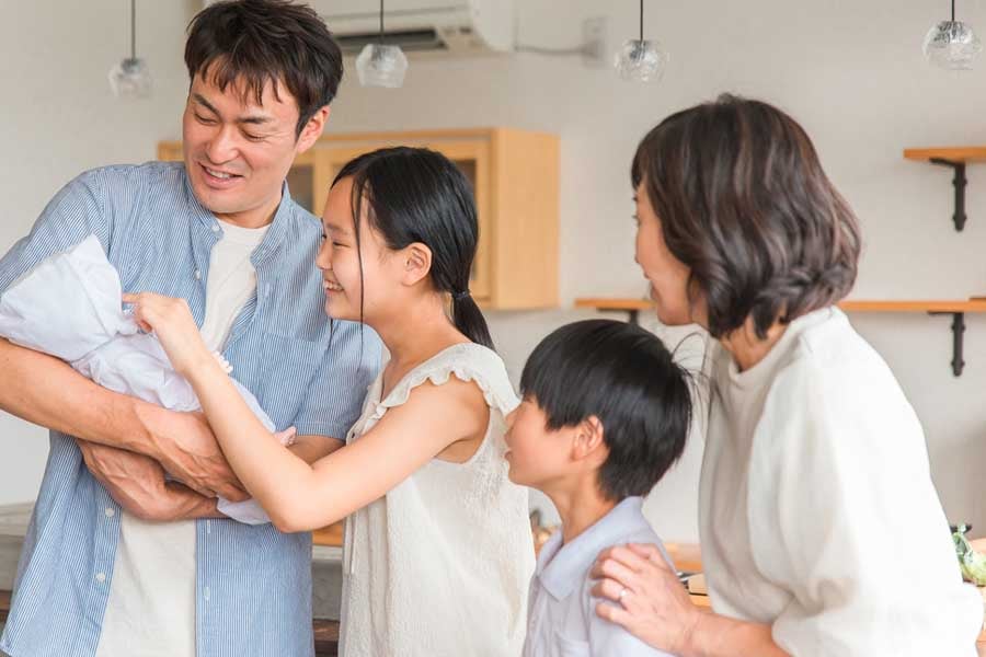 子育てファミリーのイメージ（画像：写真AC）