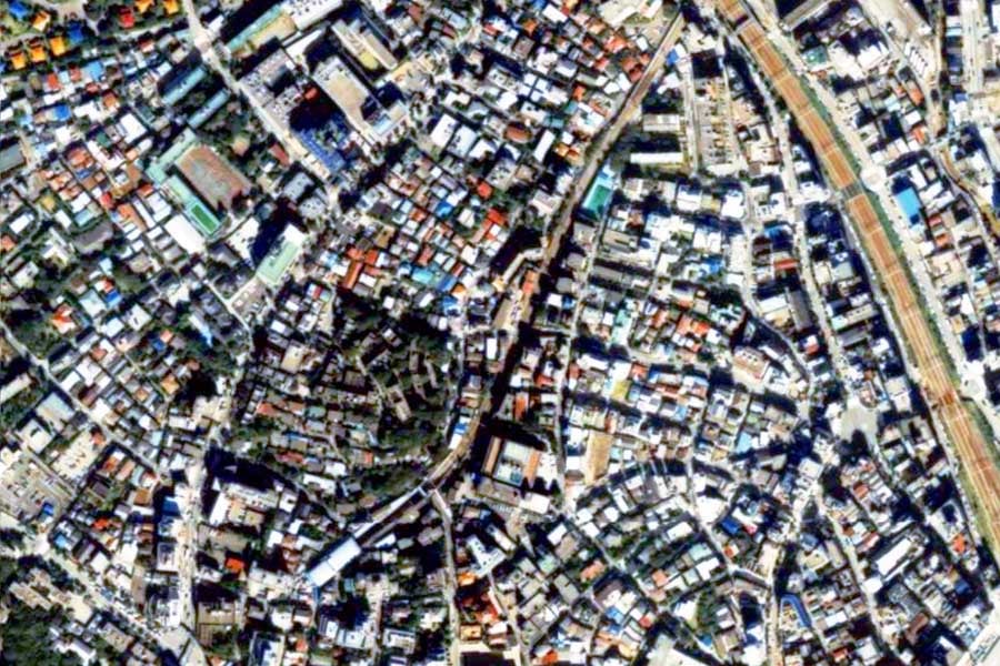 1990年頃の「代官山駅」周辺の航空写真（画像：国土地理院）