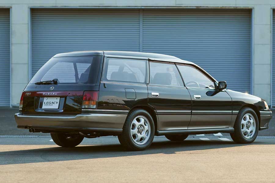 1989年1月に登場した「初代レガシィ・ツーリングワゴン」（画像：スバル）