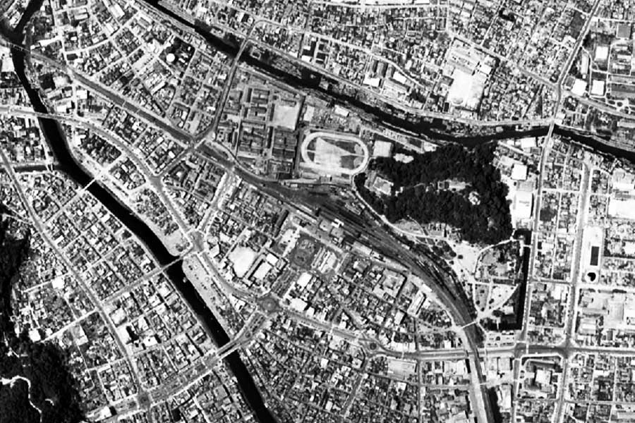 1963年頃の「徳島駅」周辺の航空写真（画像：国土地理院）