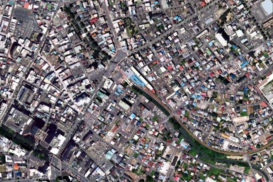 現在の「中央前橋駅」周辺の航空写真（画像：国土地理院）