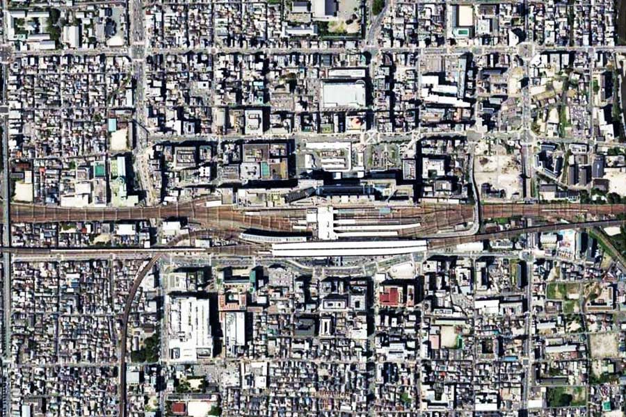 現在の「京都駅」周辺の航空写真（画像：国土地理院）