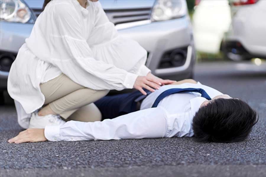 車にひかれて命を落とす可能性も（画像：写真AC）