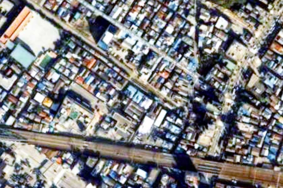 1990年頃の「三ノ輪橋駅」周辺の航空写真（画像：国土地理院）