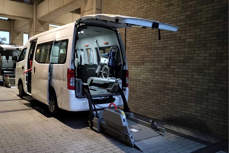 介護送迎のイメージ（画像：写真AC）