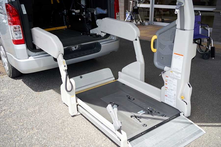 介護送迎のイメージ（画像：写真AC）