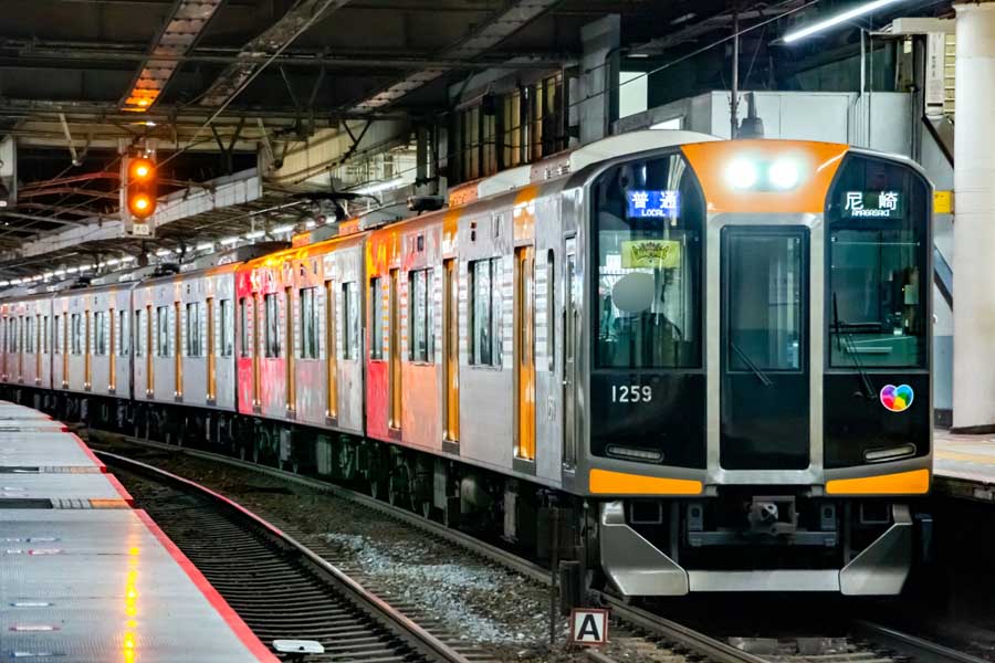 阪神電車（画像：写真AC）