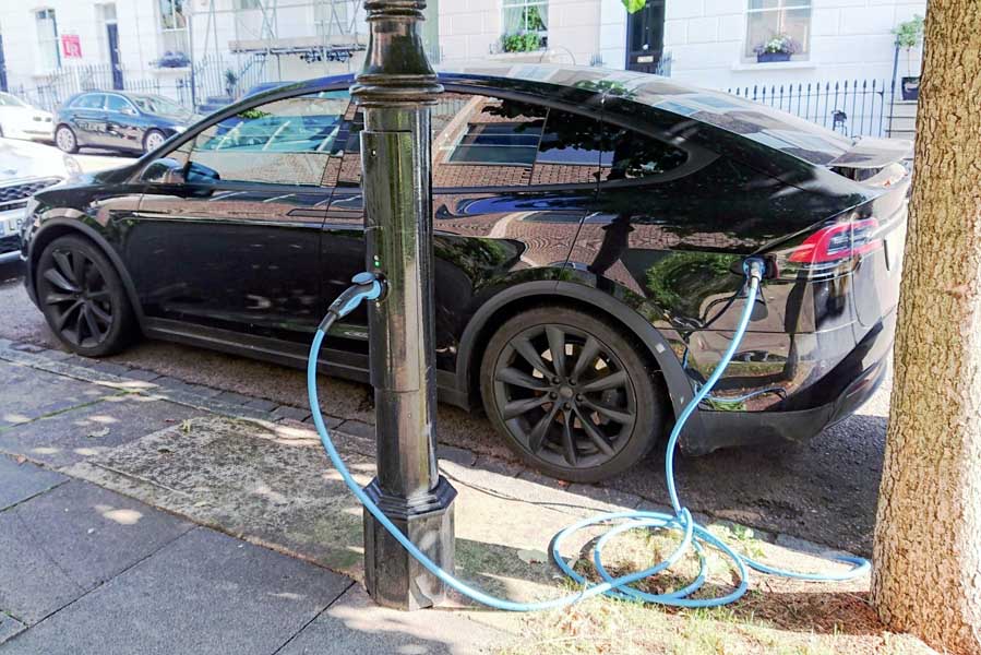 ロンドンのEV給電スポット（画像：写真AC）