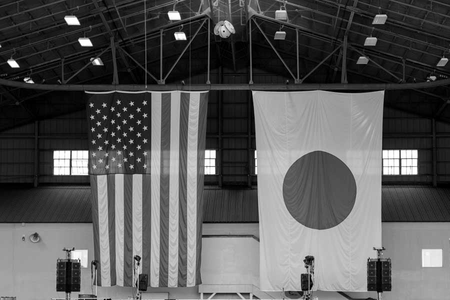 日本国旗と米国旗（画像：写真AC）